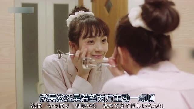 大熊猫楼生在小院里享受阳光，这造型妖娆又霸气